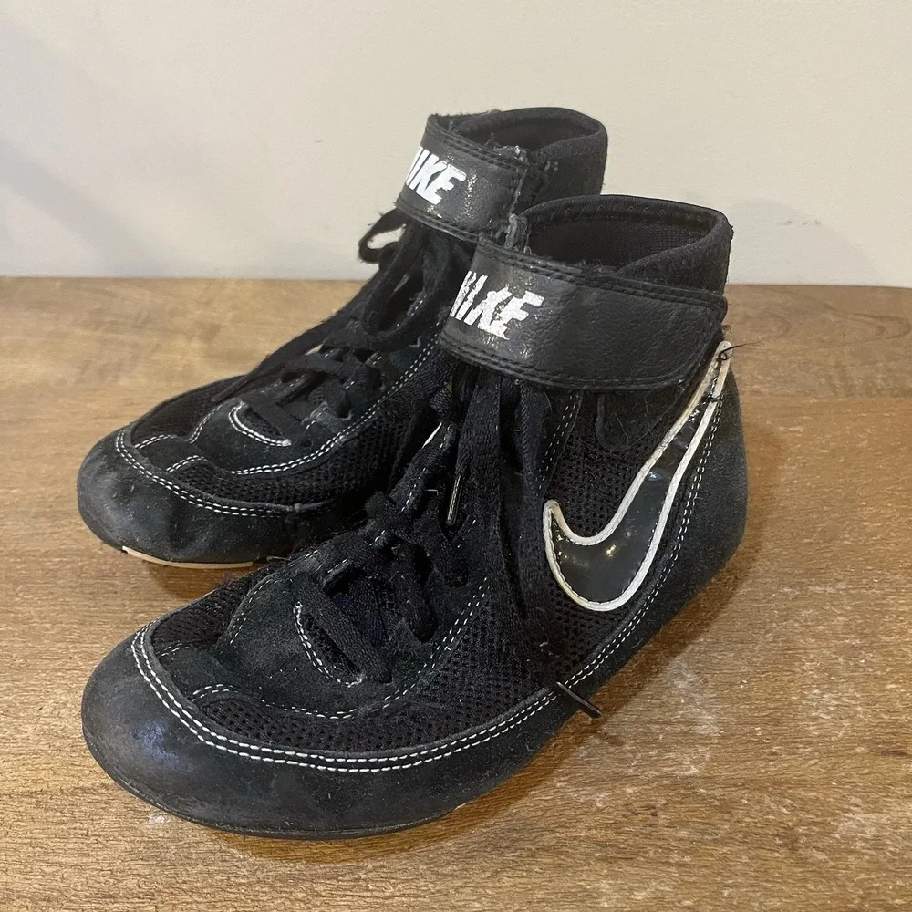 Nike SpeedSweep VII Wrestling Shoes Youth Size 3Y Black White 366684-011